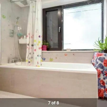 Cape House London: Spacious 4-Bedroom Retreat with Garden Exterior photo