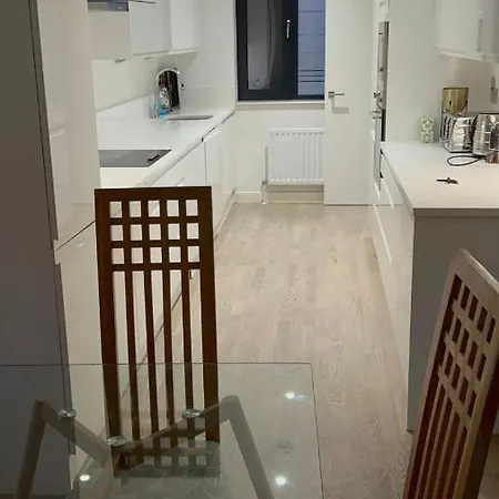 Cape House London: Spacious 4-Bedroom Retreat with Garden Exterior photo