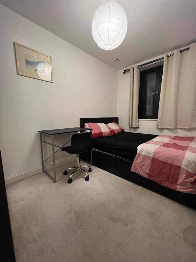 Cape House London: Spacious 4-bedroom Retreat With Garden *