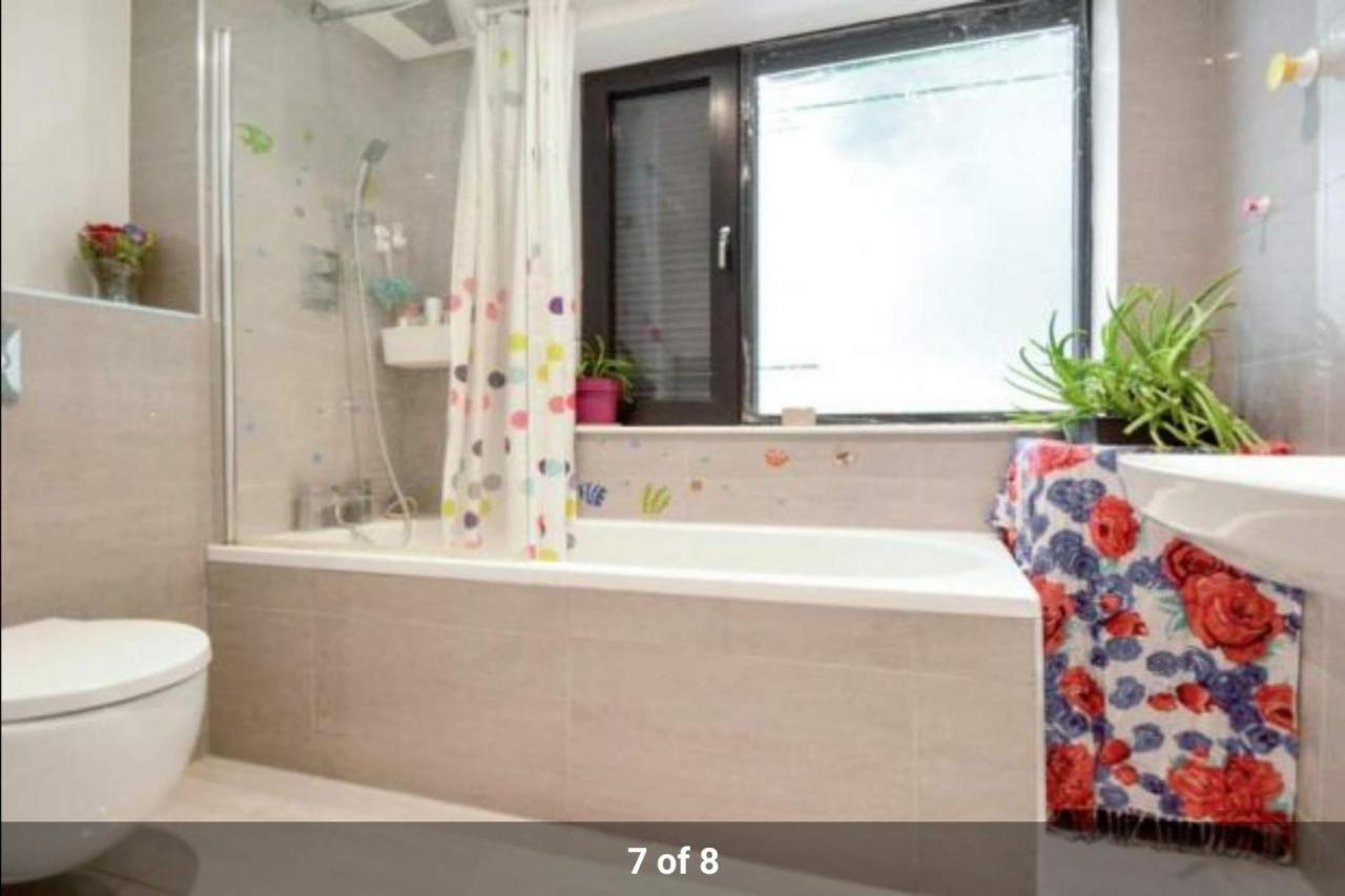 Cape House London: Spacious 4-bedroom Retreat With Garden Holiday home London